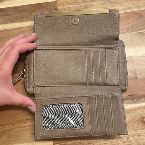 Miztique Tan/Gold Zippered Wallet - Picture 5 of 7
